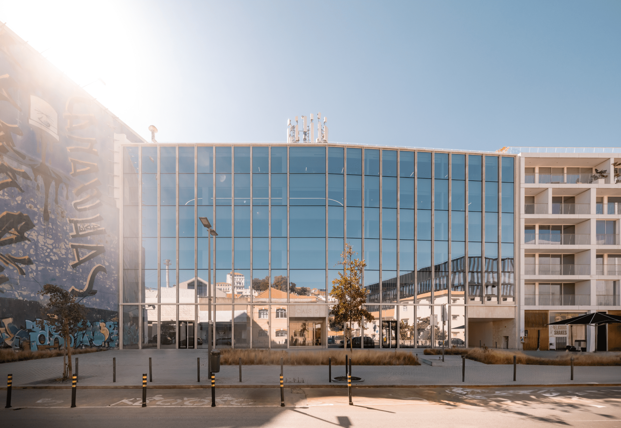 Trabalhar com vista para o rio Tejo: edifício Cais 5 atrai empresas