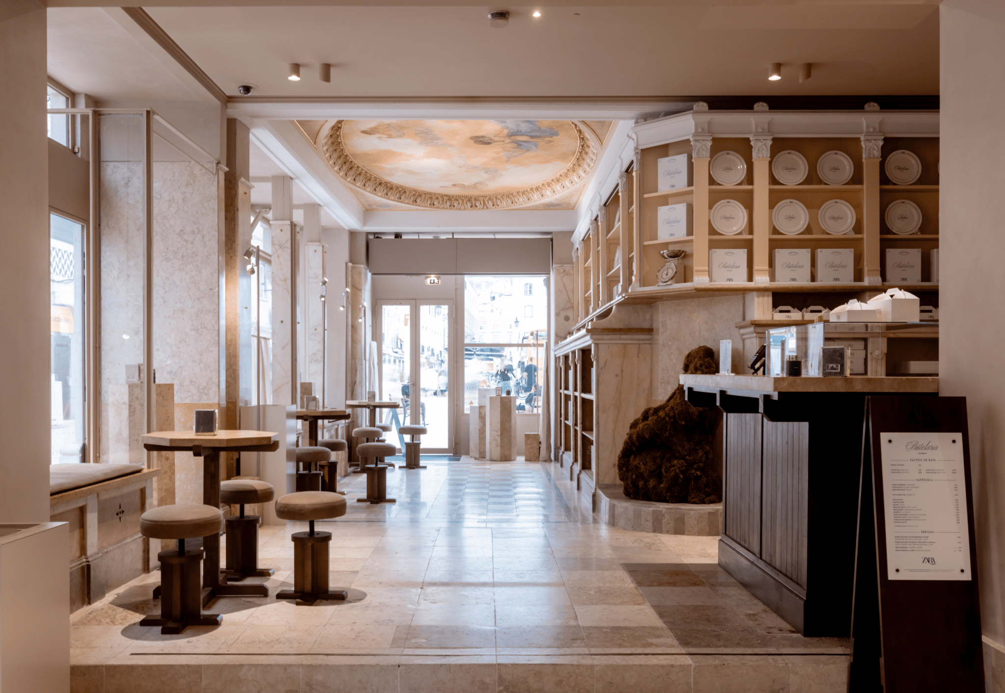 La tienda más grande de Zara en Lisboa está en un edificio histórico y sirve pasteles de nata