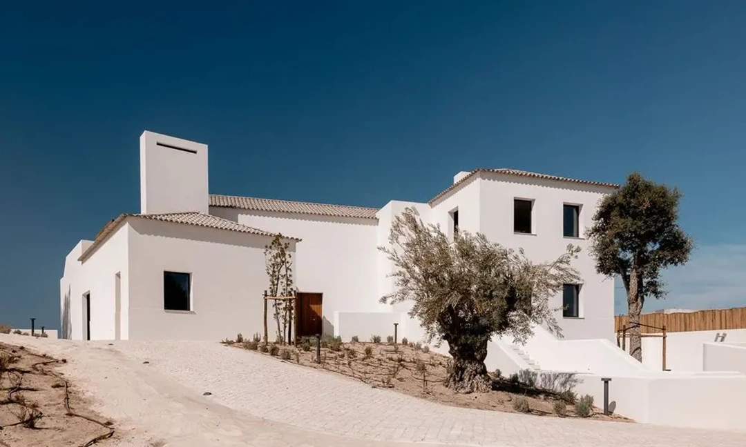 Contacto Atlântico featured in Anteprojectos magazine with Villa Talha